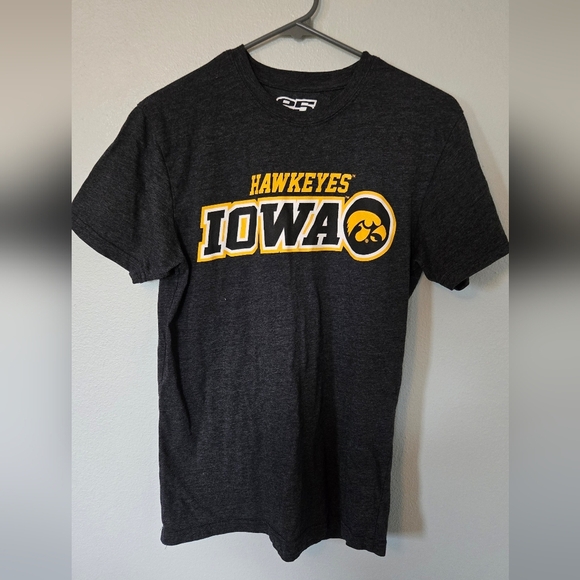 E5 Charcoal Gray Iowa Hawkeye Tshirt Size Small - Picture 1 of 4